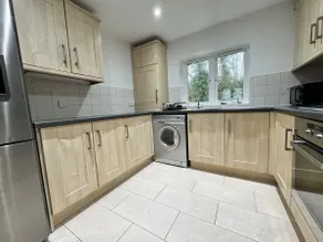 A luxurious coach house - Image 4