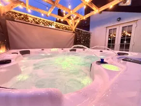 Private Hot Tub | Garden | Parking | Central - Image 3
