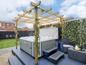 Private Hot Tub | Garden | Parking | Central - Image 5