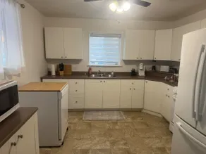 Newly renovated, clean and cozy rancher - Image 2