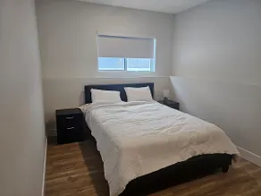 Modern Private Suite Fast WiFi Parking Quiet Stay - Image 2