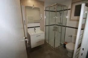 Renovated ground floor apartment - Image 3