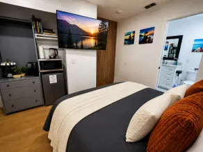 Cozy Private Suite • Self Check-In • Full Bath - Image 4