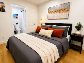 Cozy Private Suite • Self Check-In • Full Bath - Image 2