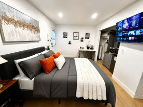 Cozy Private Suite • Self Check-In • Full Bath - Image 3
