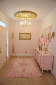 Pink Dreams Cottage: Hot Tub, Fire Pit, BBQ & More - Image 3
