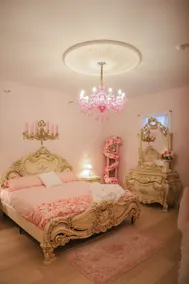 Pink Dreams Cottage: Hot Tub, Fire Pit, BBQ & More - Image 4