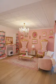 Pink Dreams Cottage: Hot Tub, Fire Pit, BBQ & More - Image 3