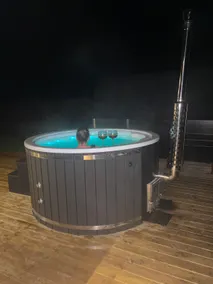 Newly renovated cottage with outdoor hot tub and sauna - Image 5