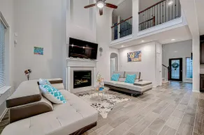 Lakeside Katy Retreat Home! - Image 4