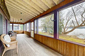 4BR Lakeside house, waterfront views, porch, w/d - Image 3