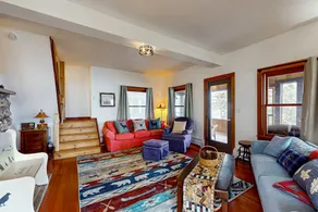 4BR Lakeside house, waterfront views, porch, w/d - Image 2
