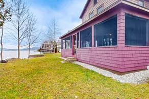 4BR Lakeside house, waterfront views, porch, w/d - Image 4