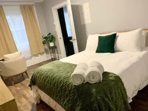 Cozy 1BR by Hospital & Uptown - Image 2