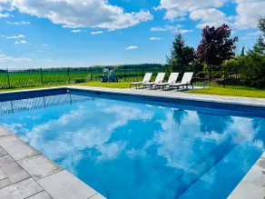 7000sqft Mansion, 6 Bed, 1 Acre, Pool, 12 parking - Image 2