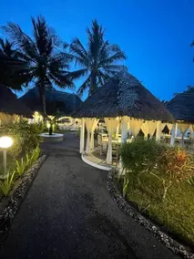 Apartment facing the pool and a short walk from the sea - Image 5