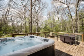 Luxury Log Cabin w/ Hot Tub | Lost River - Image 5