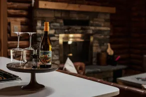 Luxury Log Cabin w/ Hot Tub | Lost River - Image 3