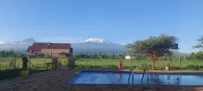 Amboseli stone pool house - Image 4