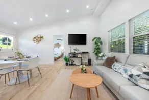 Refreshed Designer House w OutdoorKit & KingBed - Image 3