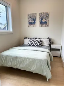 Cozy Vancouver Guesthouse - Image 2