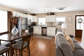Sweet Pea Cottage — King Suite 2.4 miles from MSU - Image 5