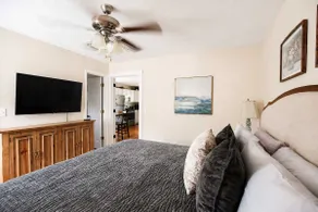 Sweet Pea Cottage — King Suite 2.4 miles from MSU - Image 2