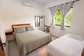 Ocean-view flat with 3 beaches just steps away - Image 3