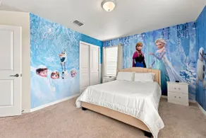 Stunning 10 Bed Home with Themed Rooms Pool - Image 5