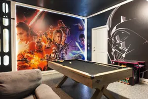 Stunning 10 Bed Home with Themed Rooms Pool - Image 3