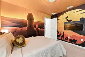 Stunning 10 Bed Home with Themed Rooms Pool - Image 4