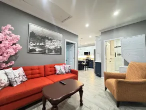 EZ Commute, Fast WiFi, Parking & Laundry - Image 2