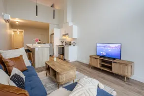 MTL Trendy Hideaway in Rosemont - Image 5