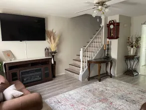 Elegant Home in Edwardsville - Image 2