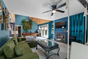 Large Home, 2 King Beds, HotTub, Air Hockey, Games - Image 4