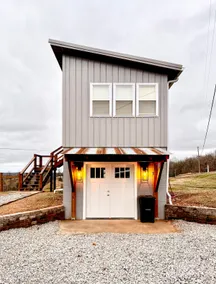 The MILK BARN: 1 mile north of Pea Ridge, Ar - Image 1