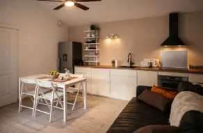 New T2, no. 3, bright beach 5 min away 2 bikes available for loan - Image 4