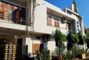 Magenta retreat - Peaceful Luxury - Image 3