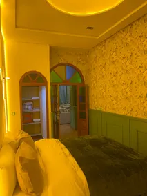 Vinttage Green house - Image 3
