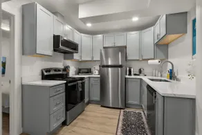 Burien MidCentury Lux | 3 Beds | 2 Mins to Airport - Image 2