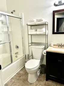 Cozy 1bd/1bath Apartment Unit in Downtown Vancouver - Image 4