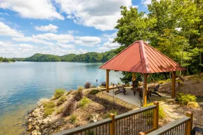 Lemonade Lodge Luxury Lodging on Claytor Lake - Image 2