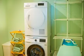 Free parking 3 min walk, Air conditioning, Laundry, Fiber - Image 5
