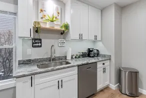 Updated 2-Bedroom Bristol - Image 5
