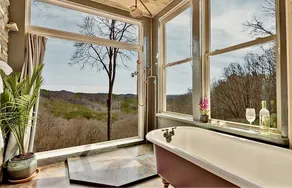 Valhalla: Cliff-Edge Suite · Forest Views · Tub - Image 4