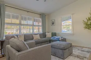 Convenient 4BR Stay Near Airport & Fort Moore - Image 4