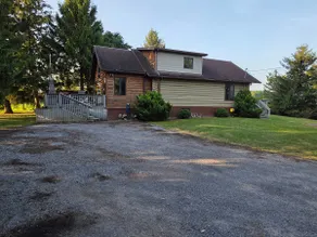 Beautiful 2 bedroom log home - Image 2