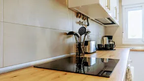 Modern 2 Bed 2 Bath Townhouse - Image 4