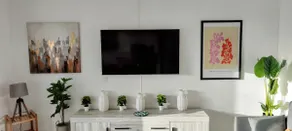 Modern 2 Bed 2 Bath Townhouse - Image 2