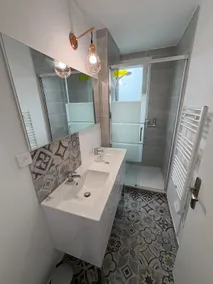 Apt 56m2, 2chambres,salon, parking, 5 mns C ville - Image 2